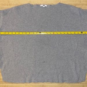 Medium Uniqlo Women's Sweater
